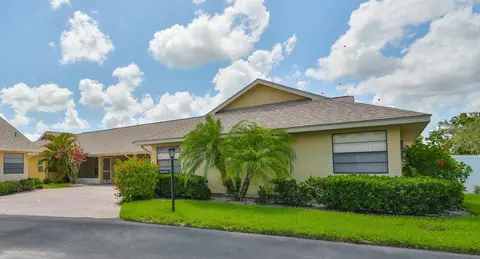 1717 Atrium Dr, Sun City Center, FL 33573