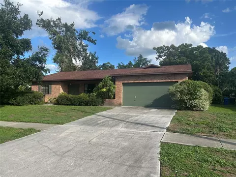 1813 Laurel Oak Dr, Valrico, FL 33596