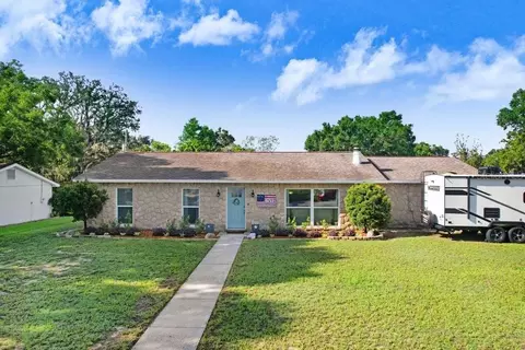 901 Strawberry Ln, Brandon, FL 33511