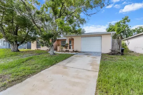 7040 Fox Hollow Dr, Port Richey, FL 34668