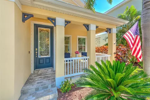 621 Winterside Dr, Apollo Beach, FL 33572