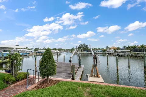 4146 Harbor Hills Dr, Largo, FL 33770