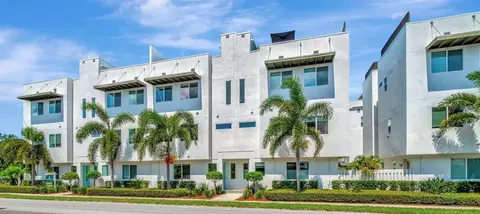 3100 W Paul Ave #15, Tampa, FL 33611