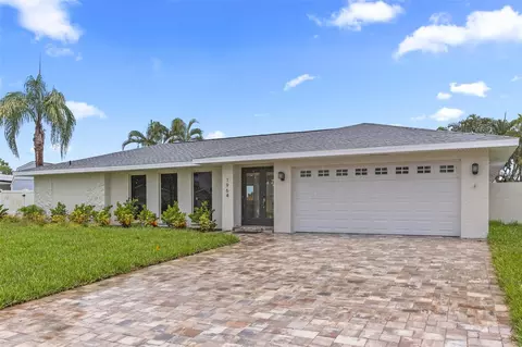 1964 Tanglewood Dr NE, Saint Petersburg, FL 33702