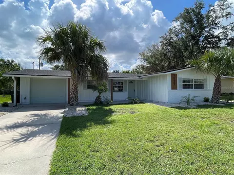 2837 Woodcrest Dr, Sarasota, FL 34239