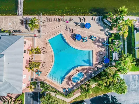 4984 Beach Dr SE #B, Saint Petersburg, FL 33705