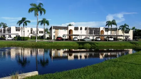 221 Fernwood Cir #221, Seminole, FL 33777