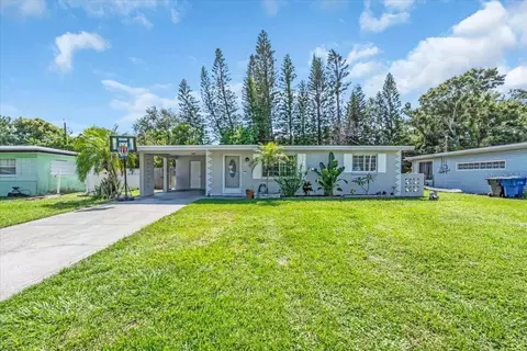 296 Huntington Dr, Largo, FL 33771