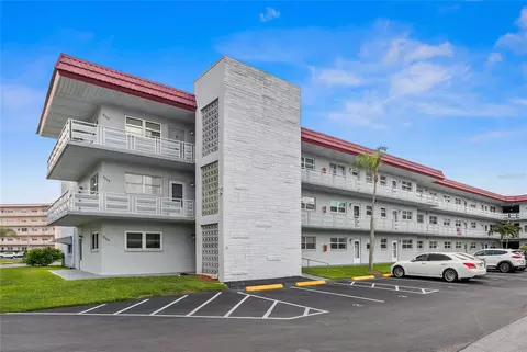 5660 80th St N #B106, Saint Petersburg, FL 33709