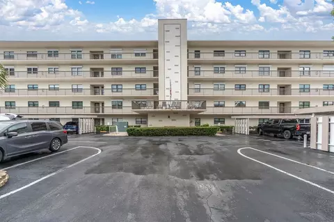 8198 Terrace Garden Dr #511, Saint Petersburg, FL 33709