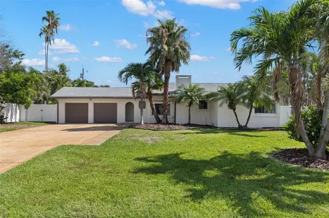 109 13th St, Belleair Beach, FL 33786