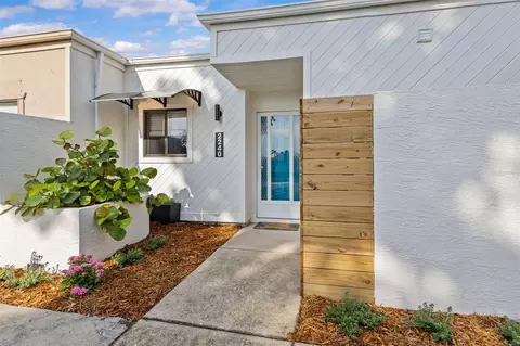 2240 Pinewood Villas Dr, Holiday, FL 34691