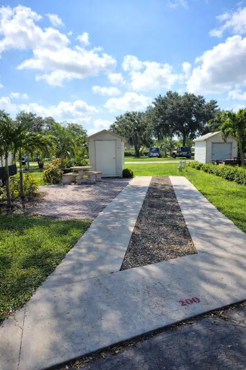 2938 Par Dr #200, Bowling Green, FL 33834