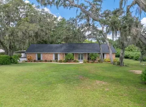 302 Old Mulrennan Rd, Valrico, FL 33594