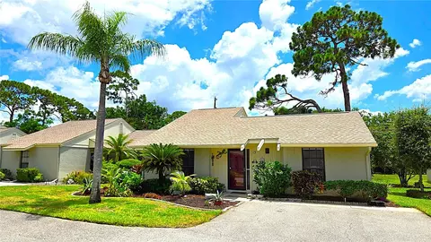 13 Windrush Bay Dr, Tarpon Springs, FL 34689