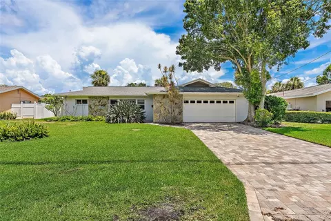 5285 Dover St NE, Saint Petersburg, FL 33703