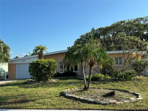 103 9th St, Belleair Beach, FL 33786