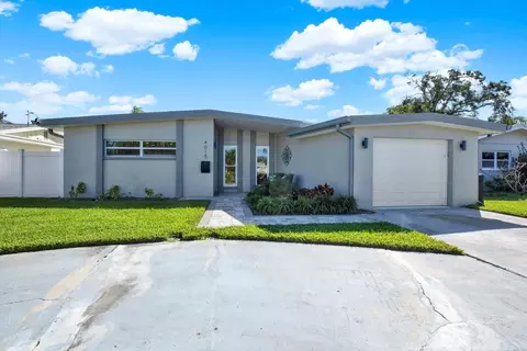 4015 Overlook Dr NE, Saint Petersburg, FL 33703