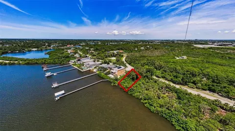 Weedon Drive Ne, Saint Petersburg, FL 33702