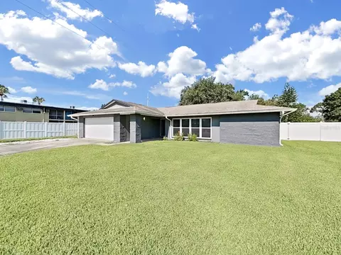 800 Embassy Rd, Largo, FL 33771