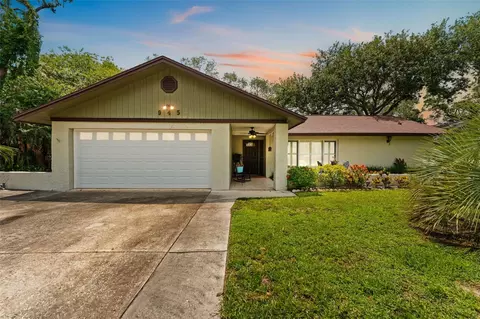945 Winding Oaks Dr, Palm Harbor, FL 34683