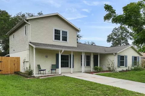 1305 Willow Valley Dr, Brandon, FL 33510