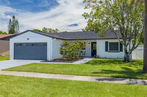 7815 Shadow Run Dr, Largo, FL 33773