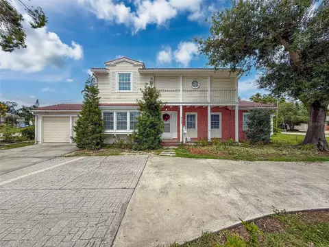 425 49th St N, Saint Petersburg, FL 33710