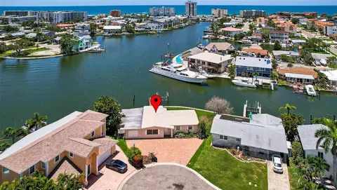 17444 2nd St E, Redington Shores, FL 33708