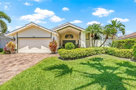 5270 White Sand Cir NE, Saint Petersburg, FL 33703