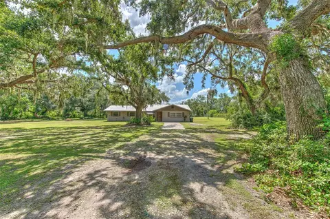 2610 Crestview Rd, Wimauma, FL 33598