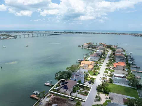 8 Sunset Bay Dr, Belleair, FL 33756