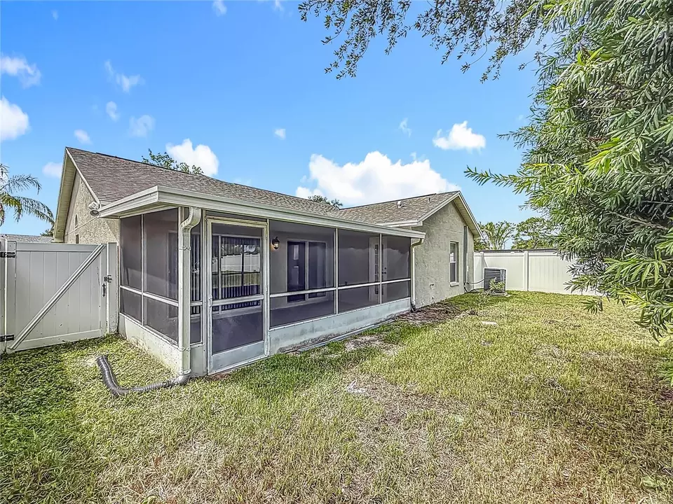 Exterior - 11227 Thicket Ct, Tampa, FL 33624 photo 16 of 21