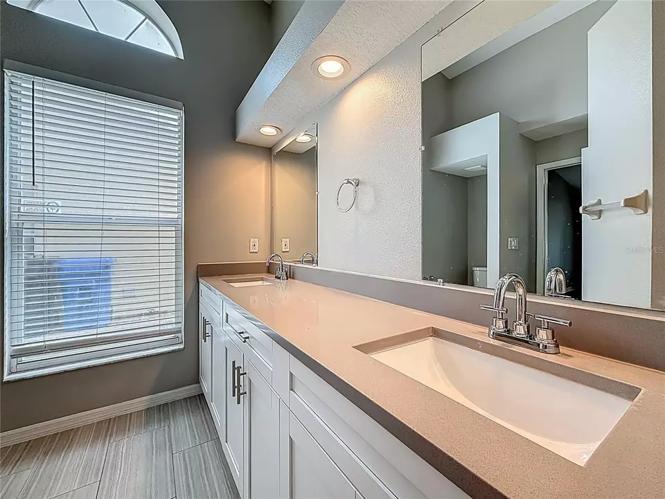 Bath - 11227 Thicket Ct, Tampa, FL 33624 photo 6 of 8