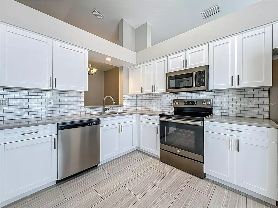 Kitchen - 11227 Thicket Ct, Tampa, FL 33624 photo 4 of 6