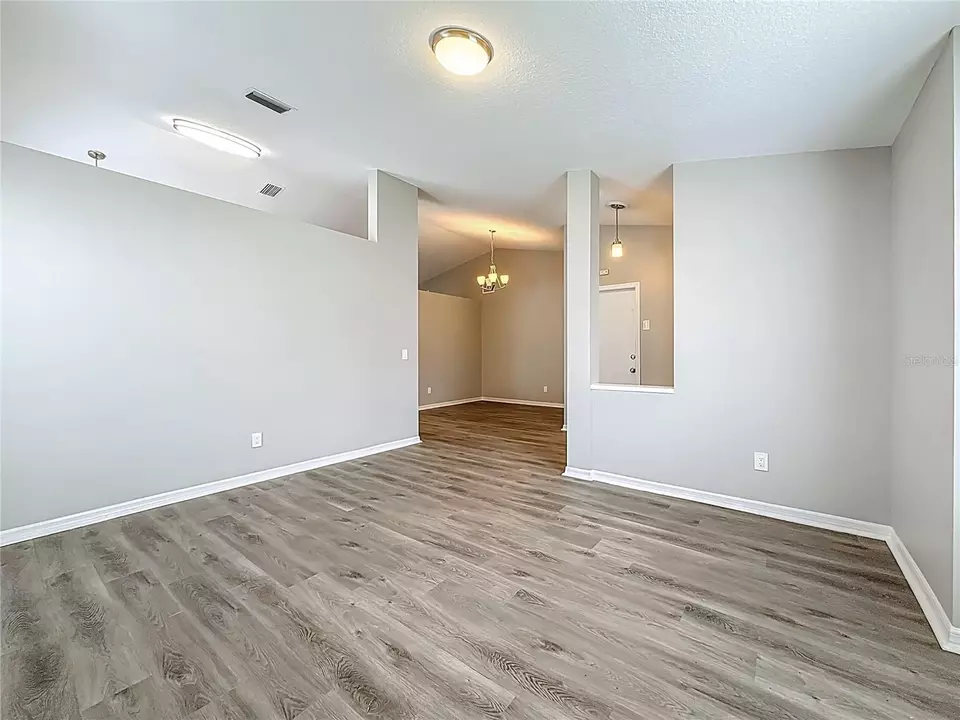 Living - 11227 Thicket Ct, Tampa, FL 33624 photo 3 of 12