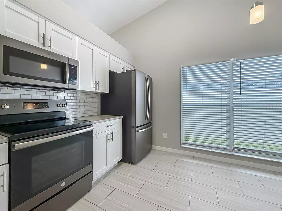 Kitchen - 11227 Thicket Ct, Tampa, FL 33624 photo 6 of 6