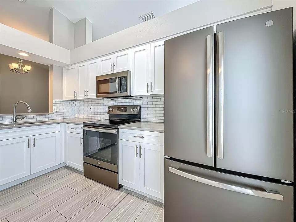 Kitchen - 11227 Thicket Ct, Tampa, FL 33624 photo 5 of 6