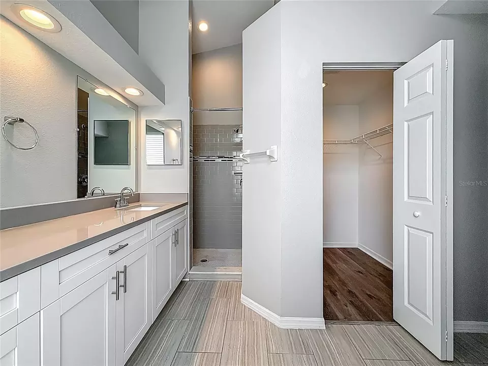 Bath - 11227 Thicket Ct, Tampa, FL 33624 photo 4 of 8