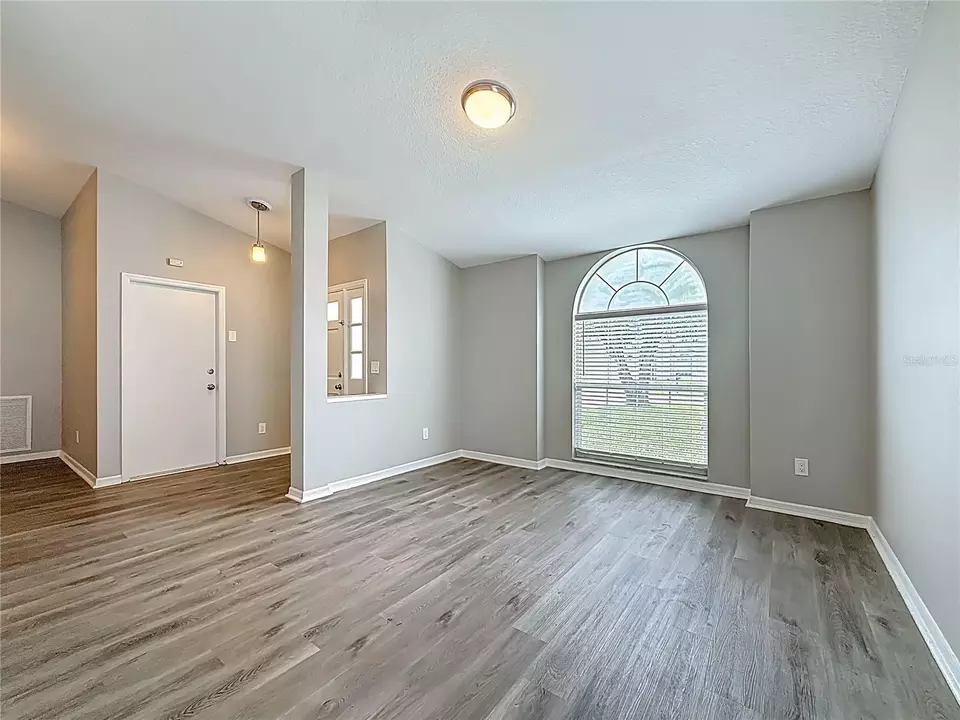 Living - 11227 Thicket Ct, Tampa, FL 33624 photo 2 of 12