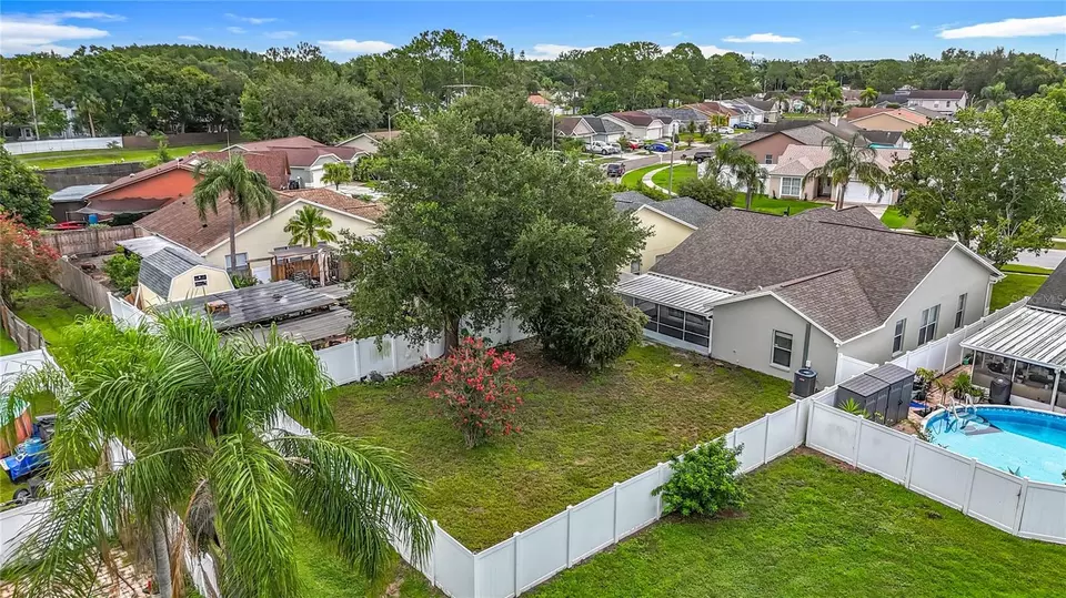 View/Area - 11227 Thicket Ct, Tampa, FL 33624 photo 3 of 11