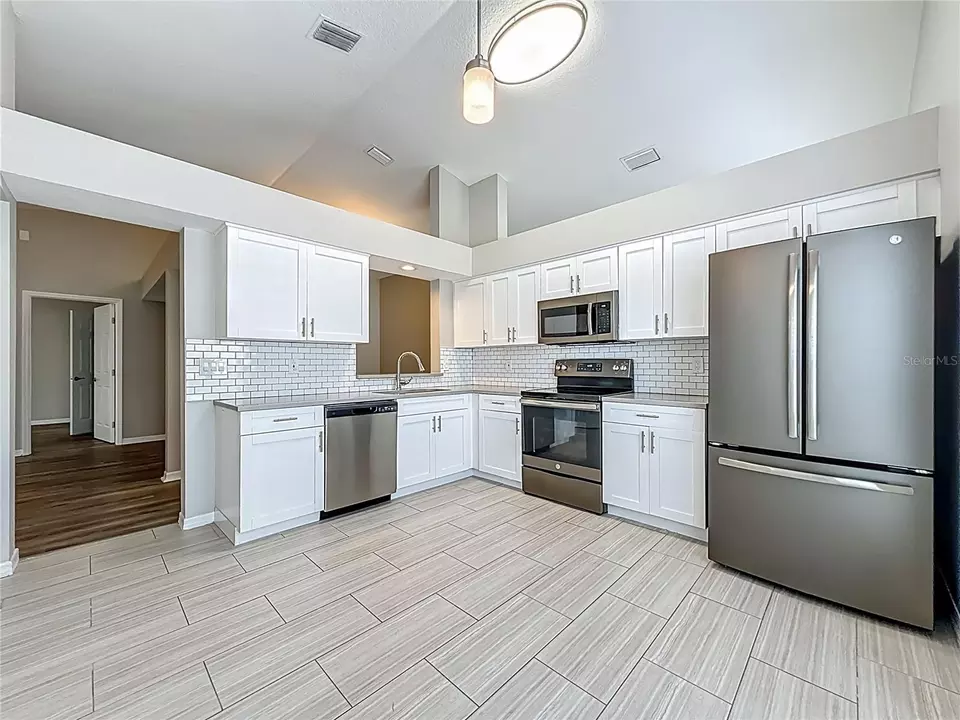 Kitchen - 11227 Thicket Ct, Tampa, FL 33624 photo 3 of 6