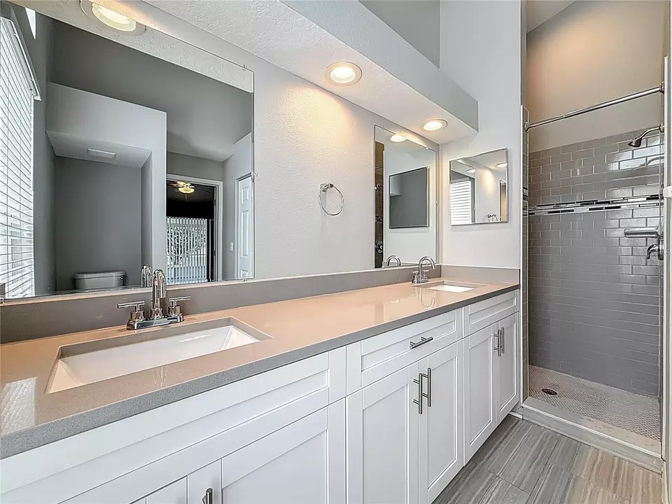 Bath - 11227 Thicket Ct, Tampa, FL 33624 photo 5 of 8