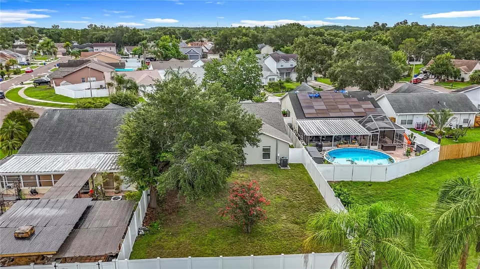 View/Area - 11227 Thicket Ct, Tampa, FL 33624 photo 4 of 11