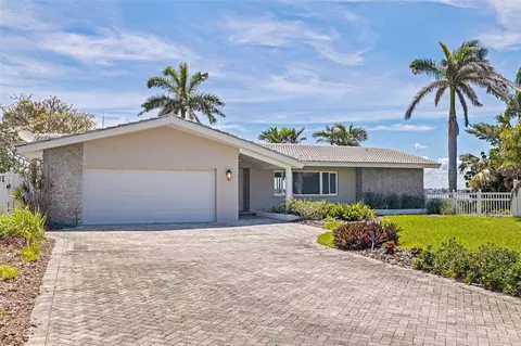11055 7th St E, Treasure Island, FL 33706