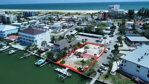 11855 1st St E, Treasure Island, FL 33706