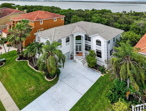 3185 Shoreline Dr, Clearwater, FL 33760