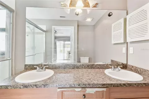 Bath - 11304 Plumtree Ct, Riverview, FL 33579 photo 2 of 6