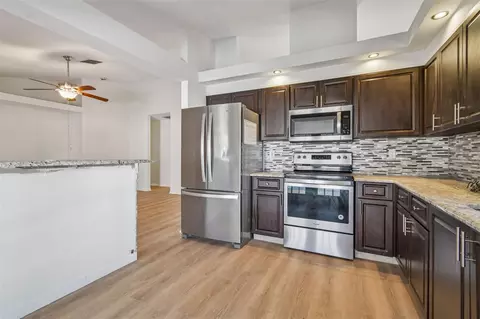Kitchen - 11304 Plumtree Ct, Riverview, FL 33579 photo 4 of 5