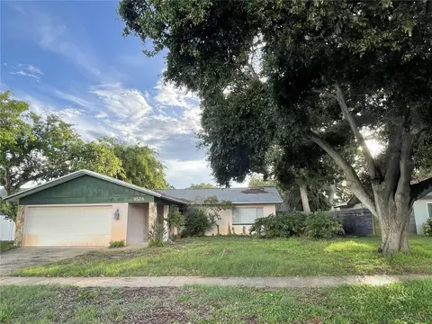 9578 121st St, Seminole, FL 33772